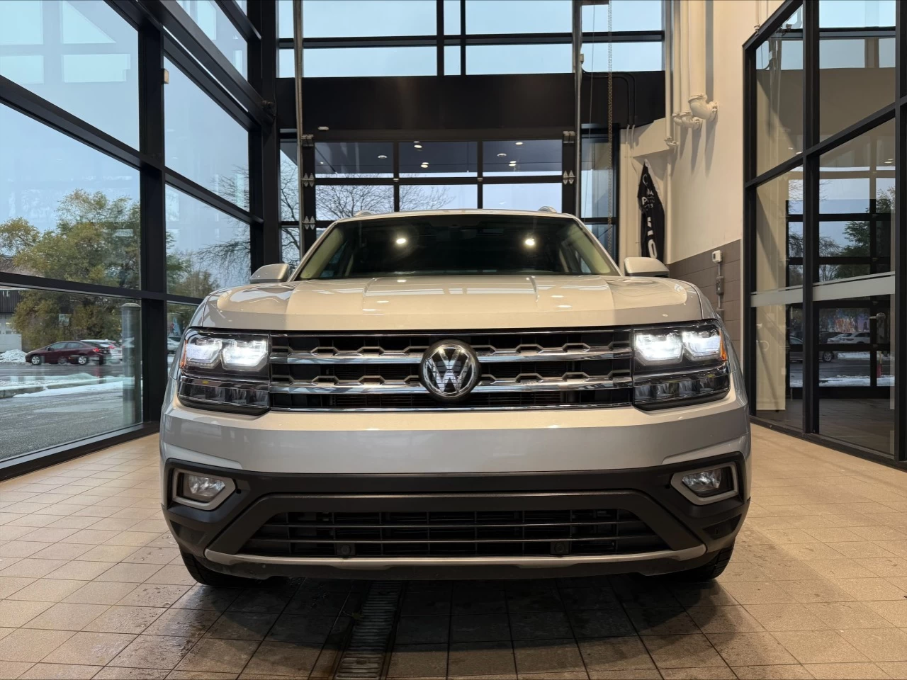 2018 Volkswagen Atlas Highline https://www.acuramontrealcentre.com/resize/b990ff35b810a3abc0cc817b2ca24889-1