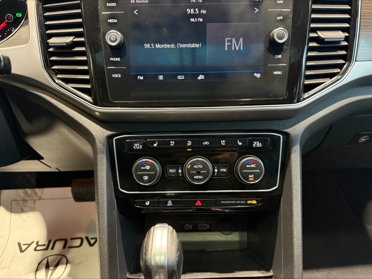 2018 Volkswagen Atlas Highline https://www.acuramontrealcentre.com/resize/b990ff35b810a3abc0cc817b2ca24889-1