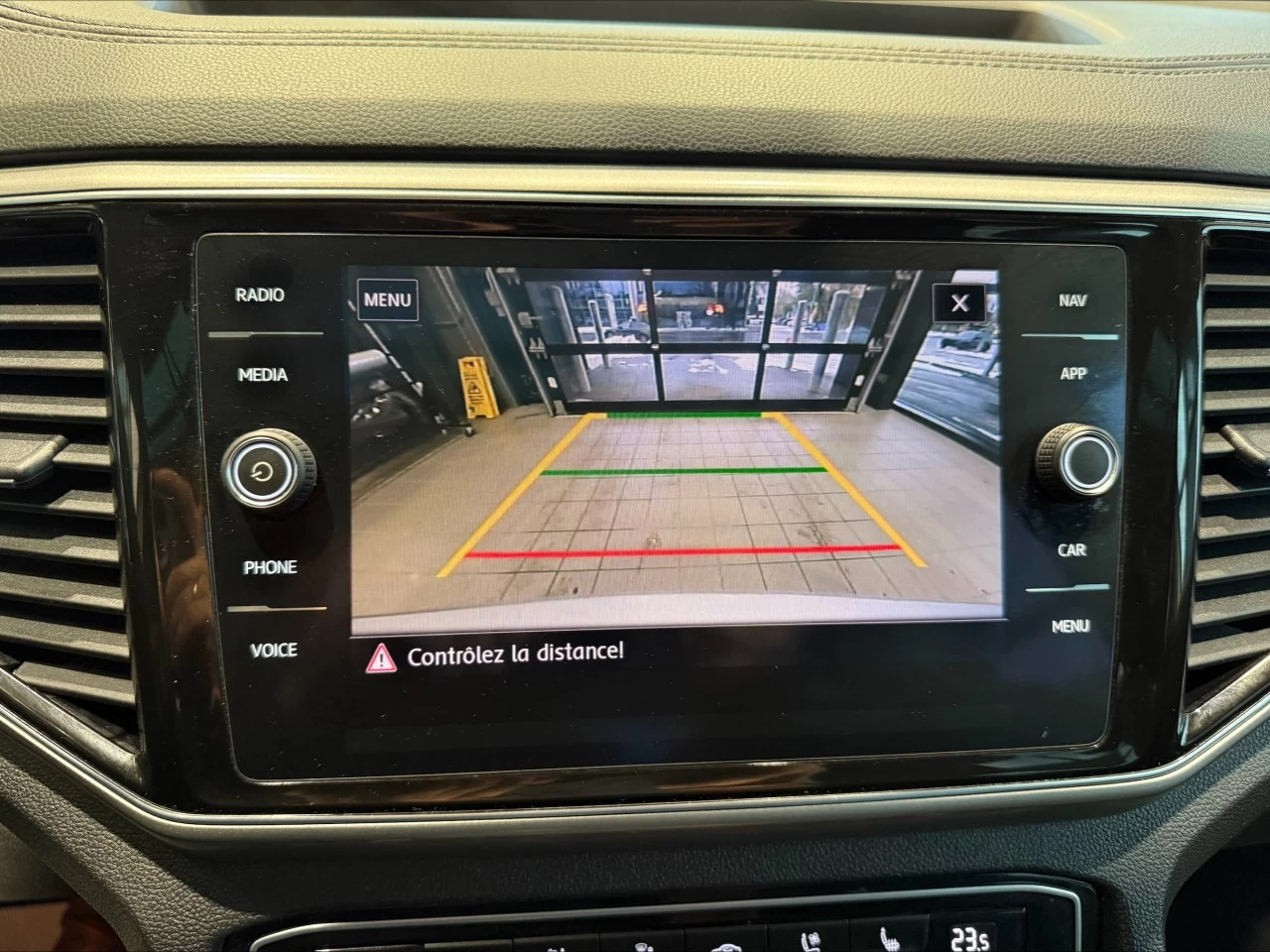 2018 Volkswagen Atlas Highline https://www.acuramontrealcentre.com/resize/b990ff35b810a3abc0cc817b2ca24889-1