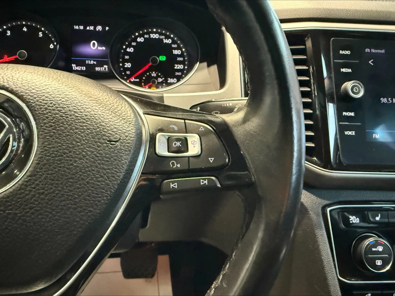 2018 Volkswagen Atlas Highline https://www.acuramontrealcentre.com/resize/b990ff35b810a3abc0cc817b2ca24889-1