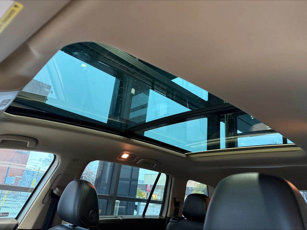 2018 Volkswagen Atlas Highline https://www.acuramontrealcentre.com/resize/b990ff35b810a3abc0cc817b2ca24889-1