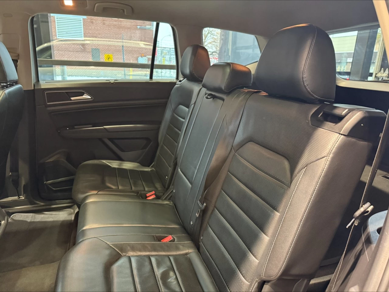 2018 Volkswagen Atlas Highline https://www.acuramontrealcentre.com/resize/b990ff35b810a3abc0cc817b2ca24889-1