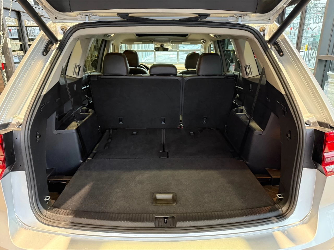 2018 Volkswagen Atlas Highline https://www.acuramontrealcentre.com/resize/b990ff35b810a3abc0cc817b2ca24889-1