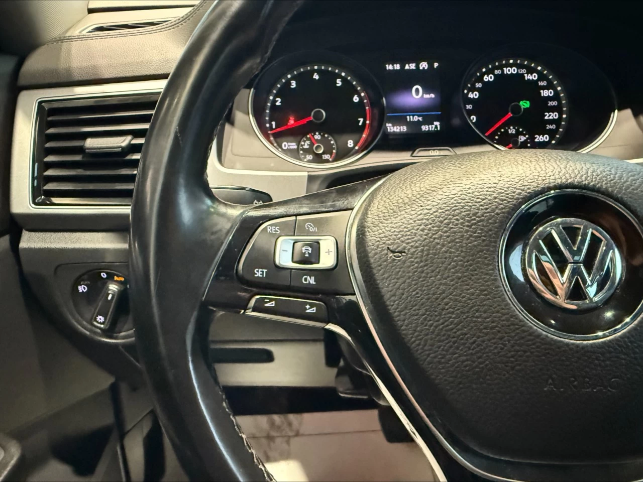 2018 Volkswagen Atlas Highline https://www.acuramontrealcentre.com/resize/b990ff35b810a3abc0cc817b2ca24889-1