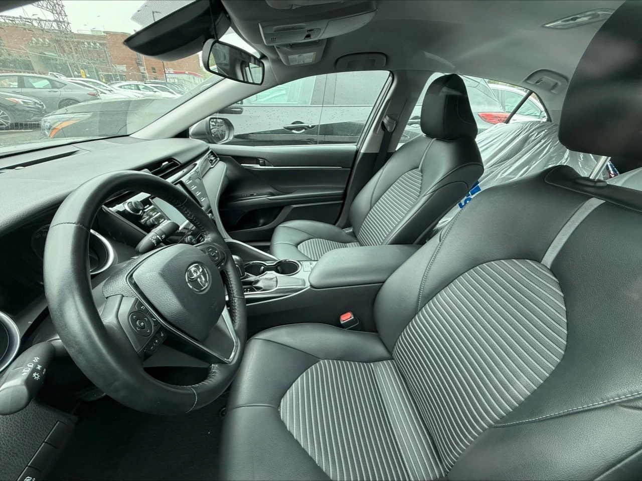 2019 Toyota Camry SE https://www.acuramontrealcentre.com/resize/b990ff35b810a3abc0cc817b2ca24889-1