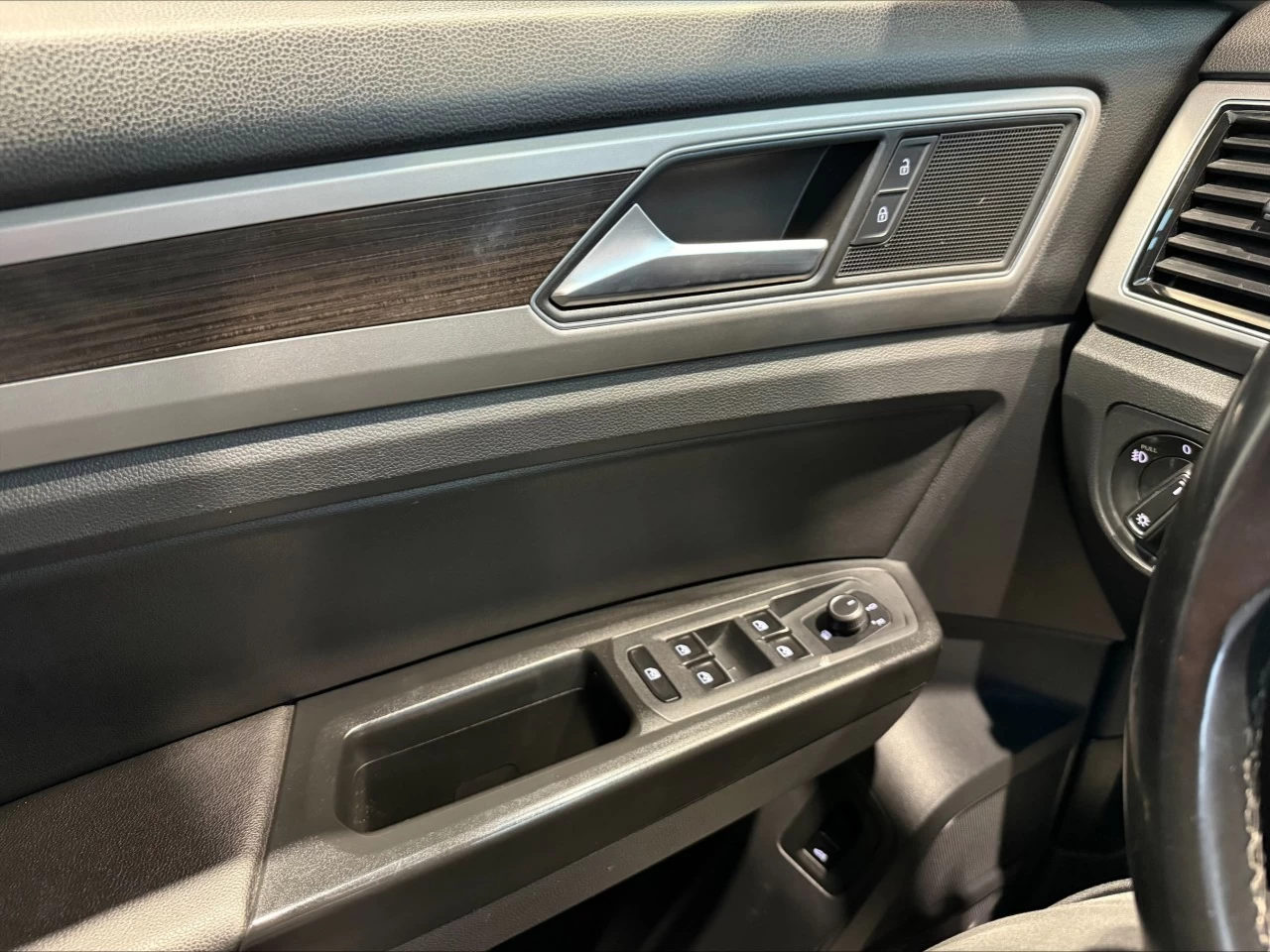 2018 Volkswagen Atlas Highline https://www.acuramontrealcentre.com/resize/b990ff35b810a3abc0cc817b2ca24889-1