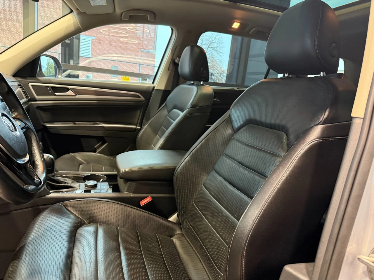 2018 Volkswagen Atlas Highline https://www.acuramontrealcentre.com/resize/b990ff35b810a3abc0cc817b2ca24889-1