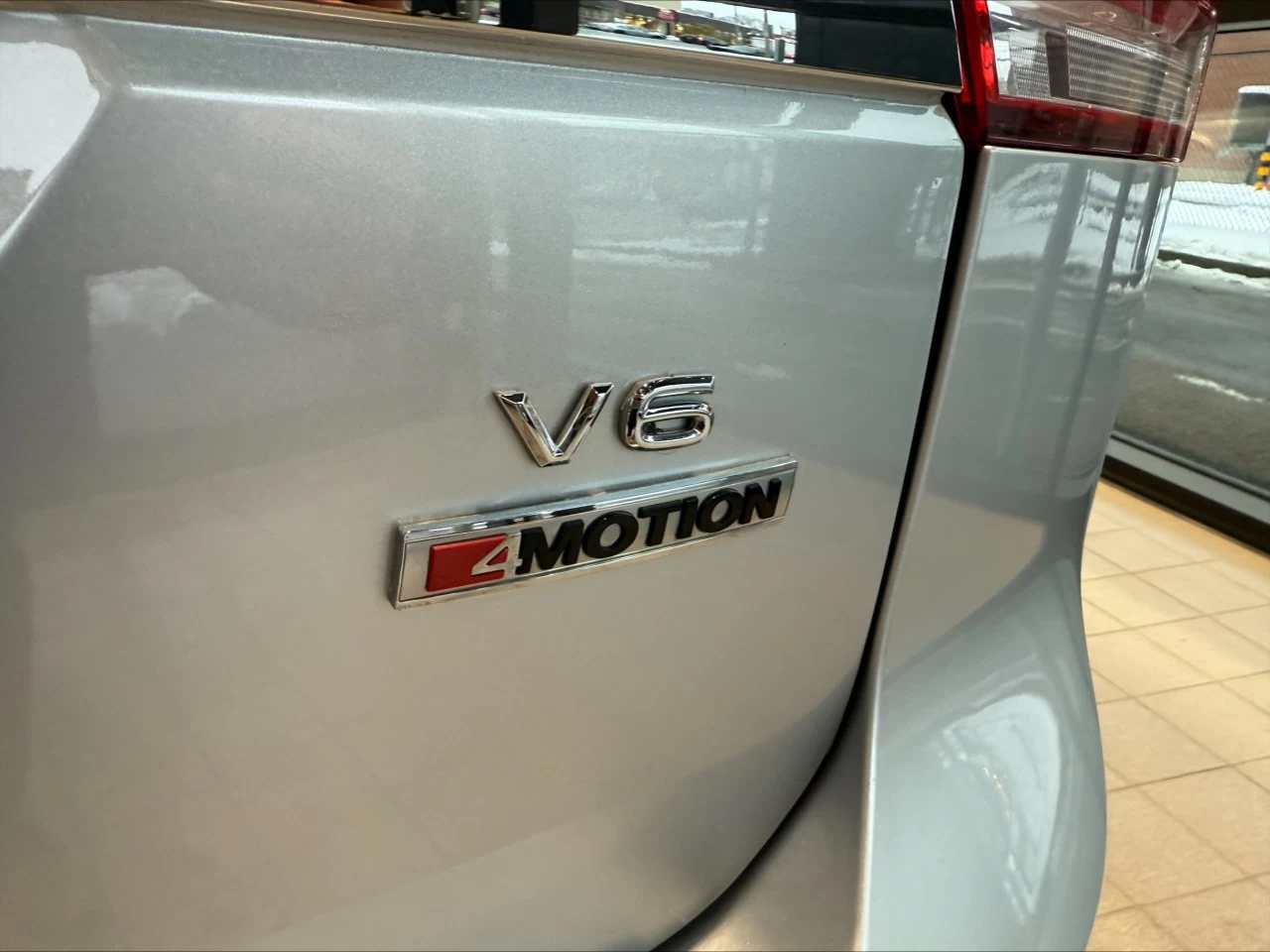 2018 Volkswagen Atlas Highline https://www.acuramontrealcentre.com/resize/b990ff35b810a3abc0cc817b2ca24889-1