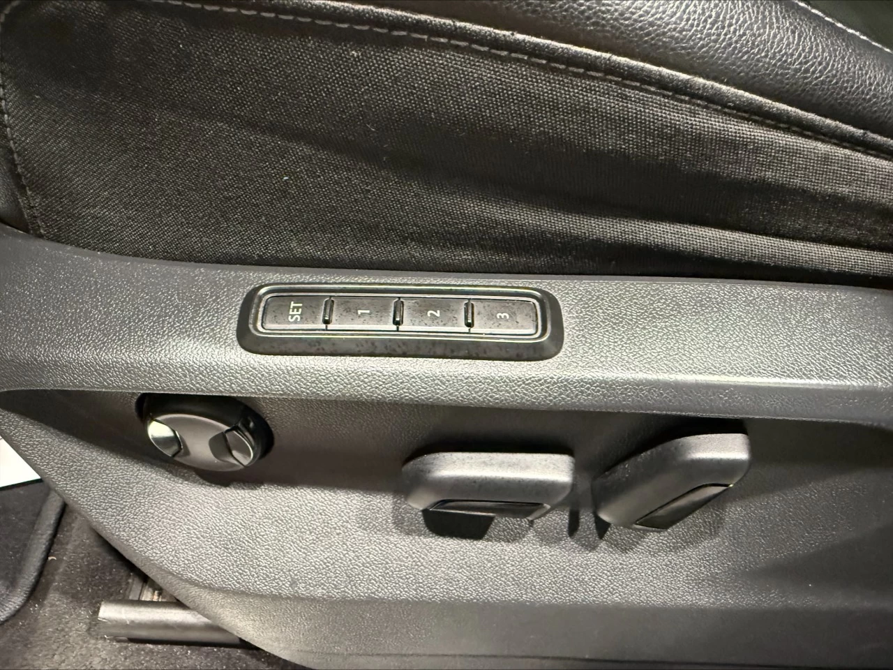 2018 Volkswagen Atlas Highline https://www.acuramontrealcentre.com/resize/b990ff35b810a3abc0cc817b2ca24889-1