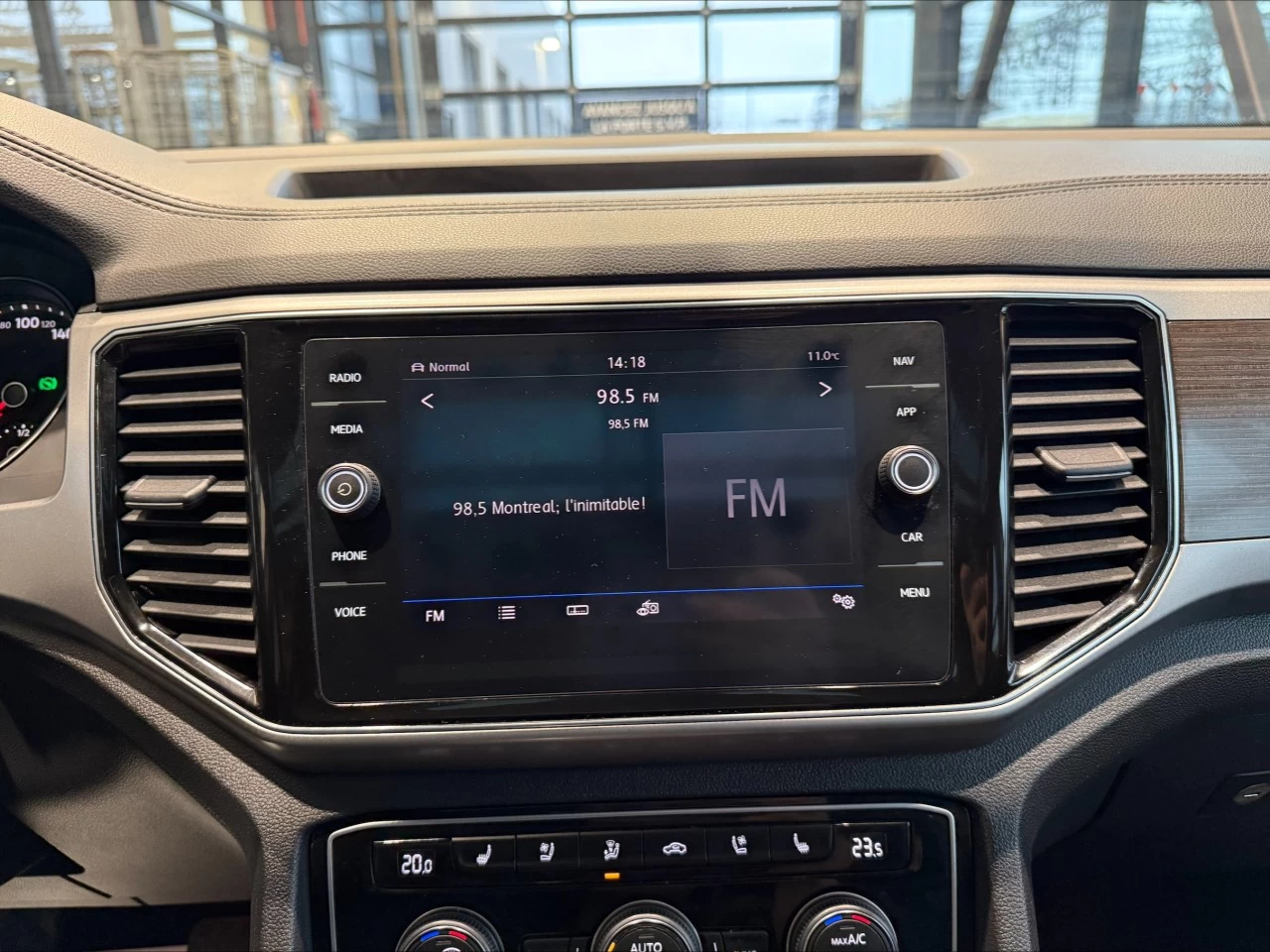 2018 Volkswagen Atlas Highline https://www.acuramontrealcentre.com/resize/b990ff35b810a3abc0cc817b2ca24889-1