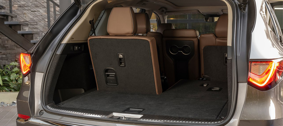 2022 acura mdx cargo area with rear bench down in montreal