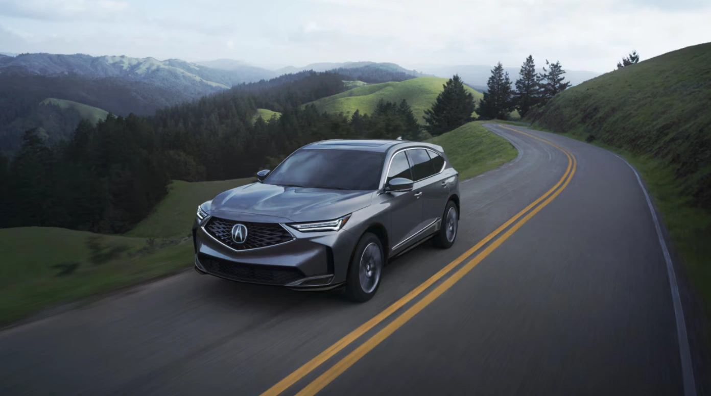 Acura MDX 2026 grise sur route de montagne au Canada