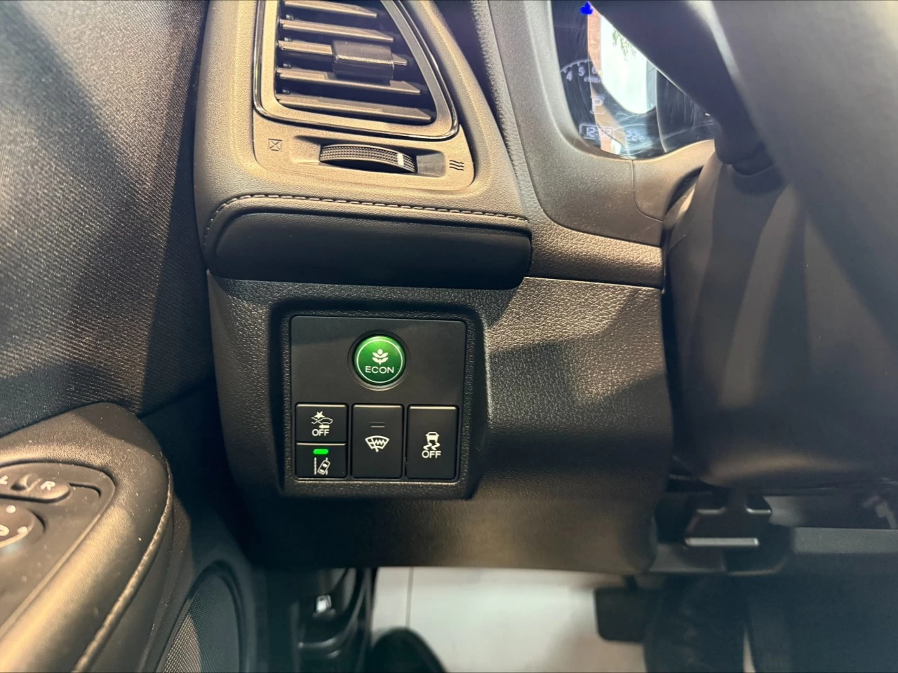 2022 Honda HR-V LX https://www.acuramontrealcentre.com/resize/b990ff35b810a3abc0cc817b2ca24889-1