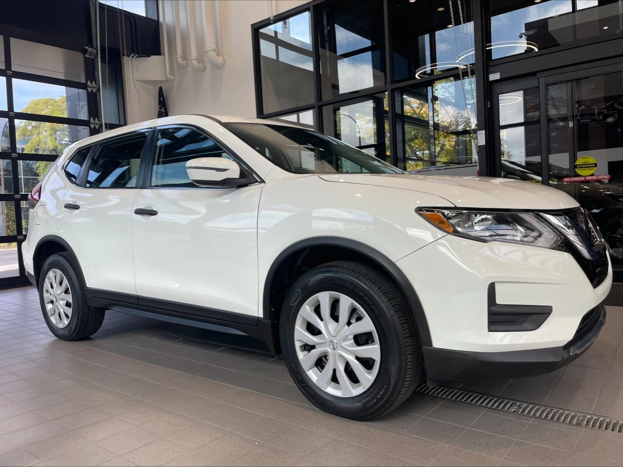 2019 Nissan Rogue S https://www.acuramontrealcentre.com/resize/b990ff35b810a3abc0cc817b2ca24889-1