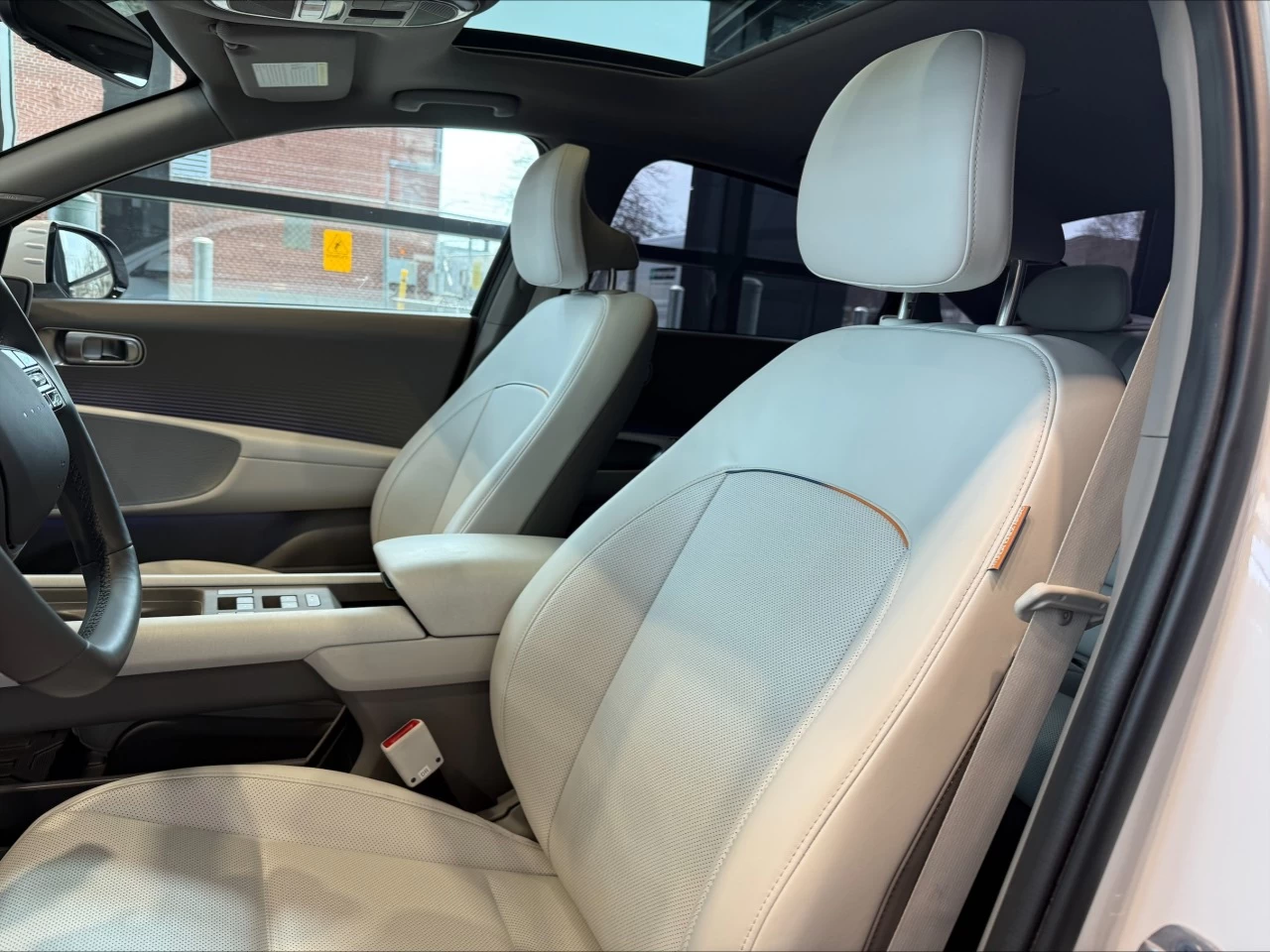 2024 Hyundai Ioniq Preferred Longue Range AWD Ultimate https://www.acuramontrealcentre.com/resize/b990ff35b810a3abc0cc817b2ca24889-1