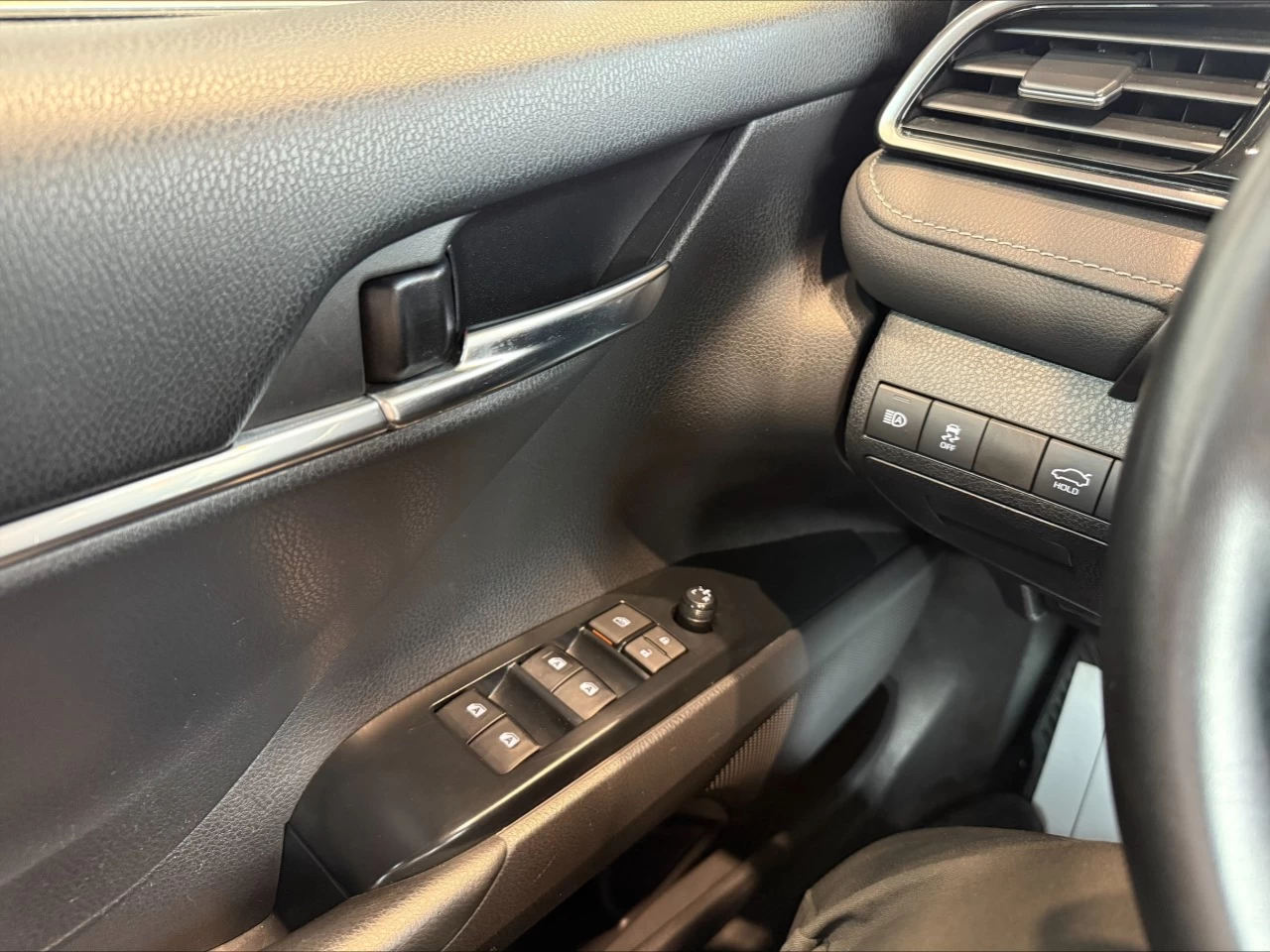 2019 Toyota Camry SE https://www.acuramontrealcentre.com/resize/b990ff35b810a3abc0cc817b2ca24889-1