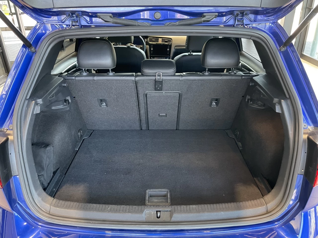 2019 Volkswagen Golf R Manual https://www.acuramontrealcentre.com/resize/b990ff35b810a3abc0cc817b2ca24889-1