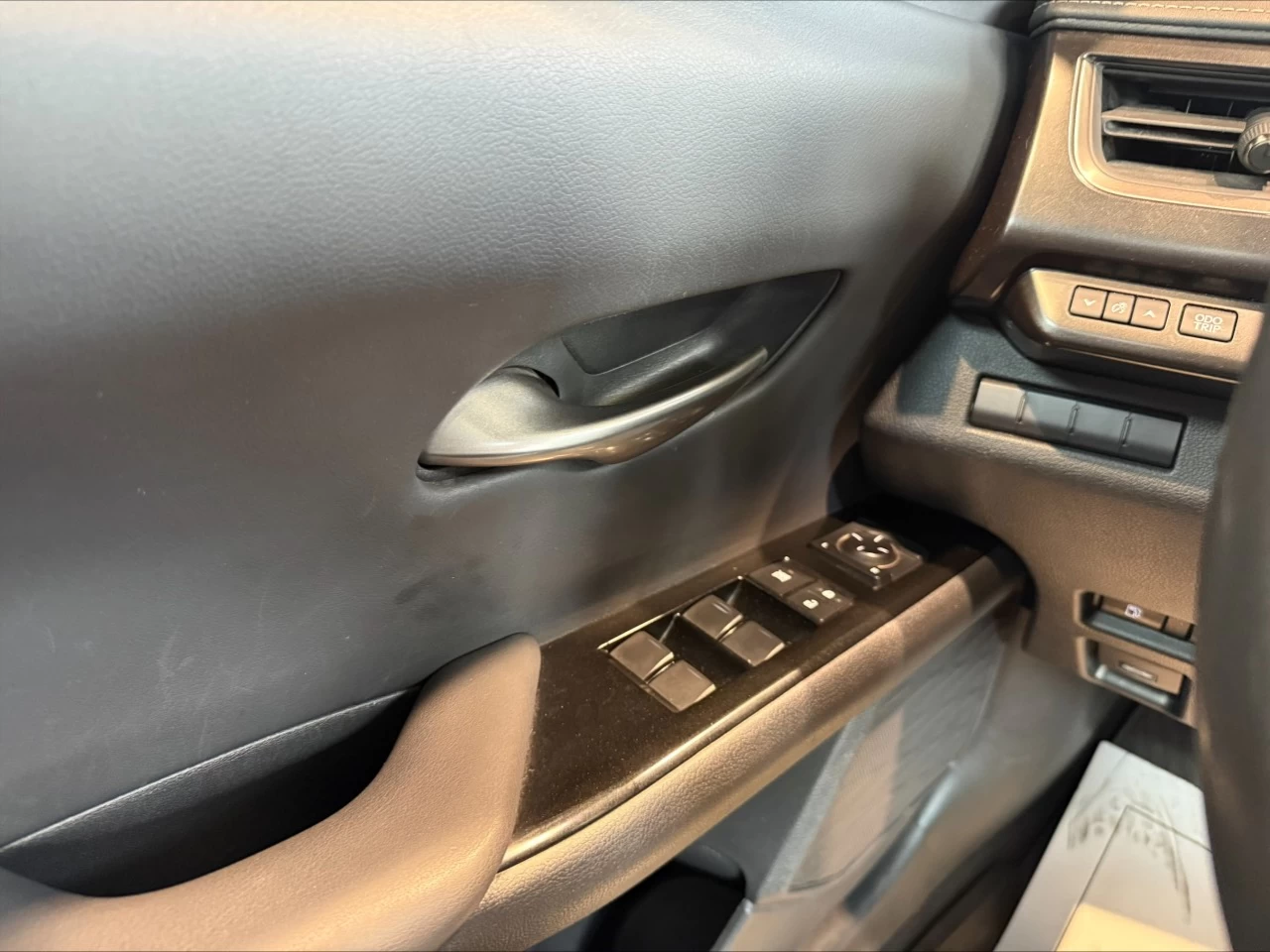 2021 Lexus UX250h UX 250h https://www.acuramontrealcentre.com/resize/b990ff35b810a3abc0cc817b2ca24889-1