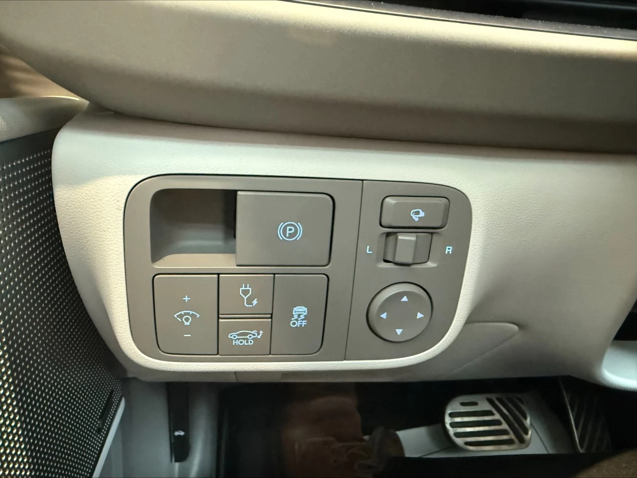 2024 Hyundai Ioniq Preferred Longue Range AWD Ultimate https://www.acuramontrealcentre.com/resize/b990ff35b810a3abc0cc817b2ca24889-1