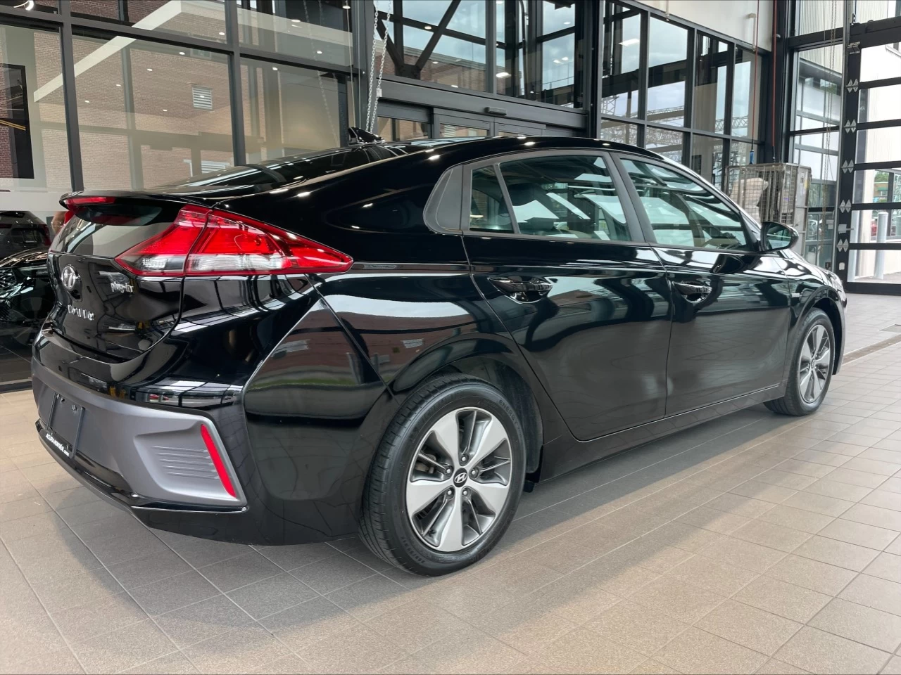 2020 Hyundai Ioniq Preferred https://www.acuramontrealcentre.com/resize/b990ff35b810a3abc0cc817b2ca24889-1