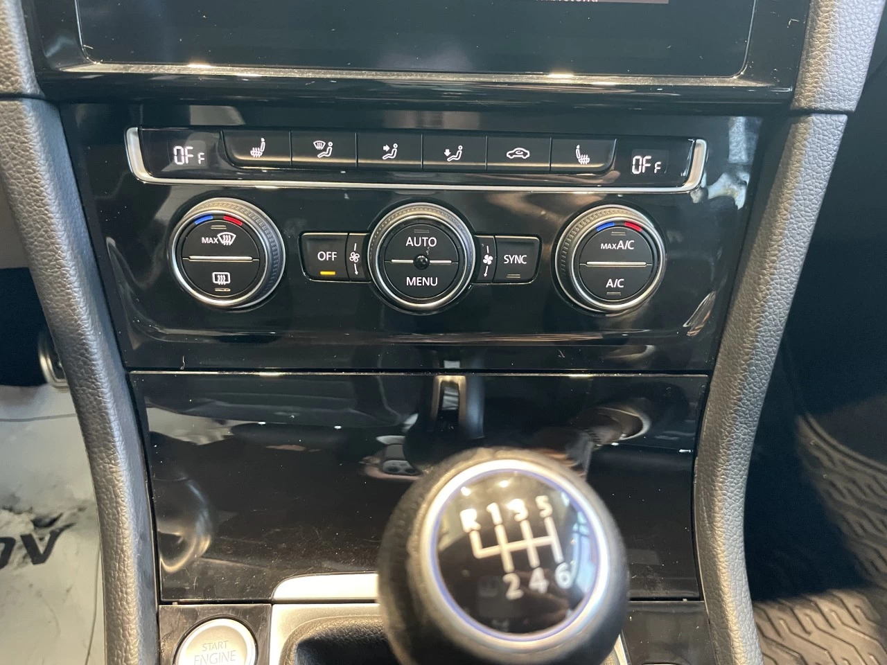 2019 Volkswagen Golf R Manual https://www.acuramontrealcentre.com/resize/b990ff35b810a3abc0cc817b2ca24889-1