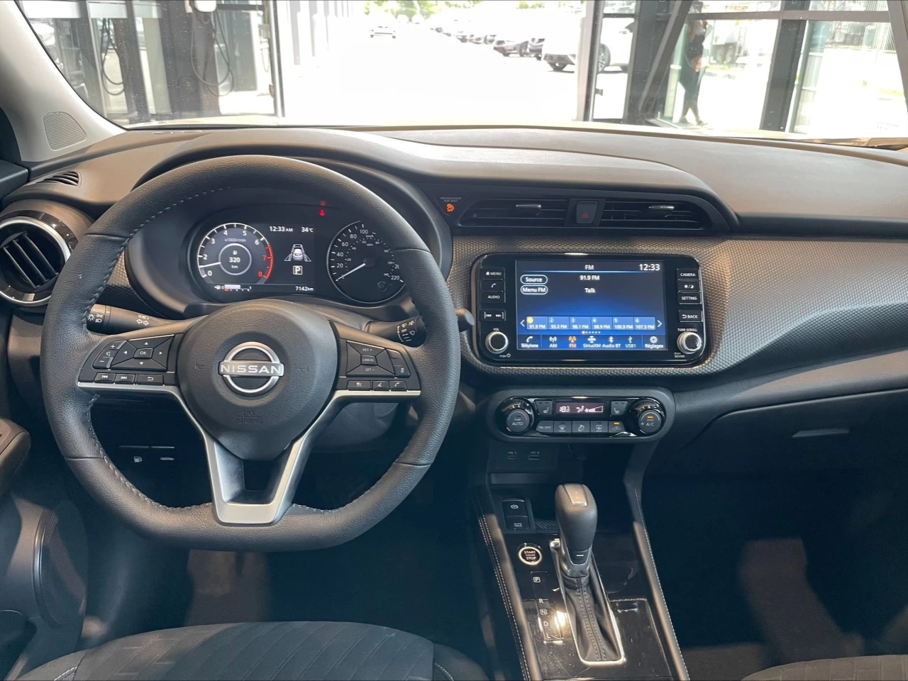 2024 Nissan Kicks SV https://www.acuramontrealcentre.com/resize/b990ff35b810a3abc0cc817b2ca24889-1