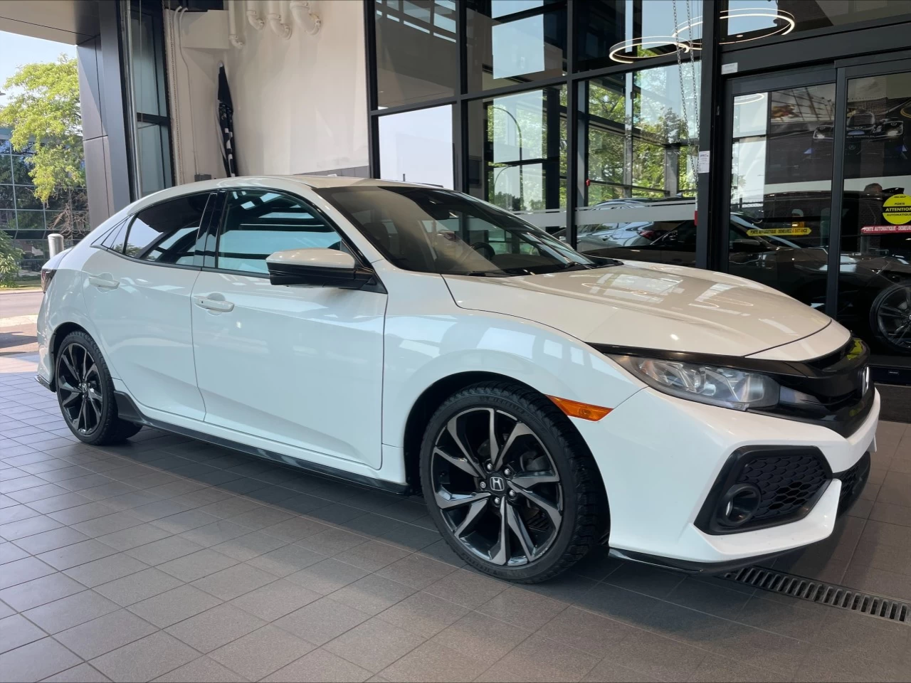 2019 Honda Civic Sport https://www.acuramontrealcentre.com/resize/b990ff35b810a3abc0cc817b2ca24889-1