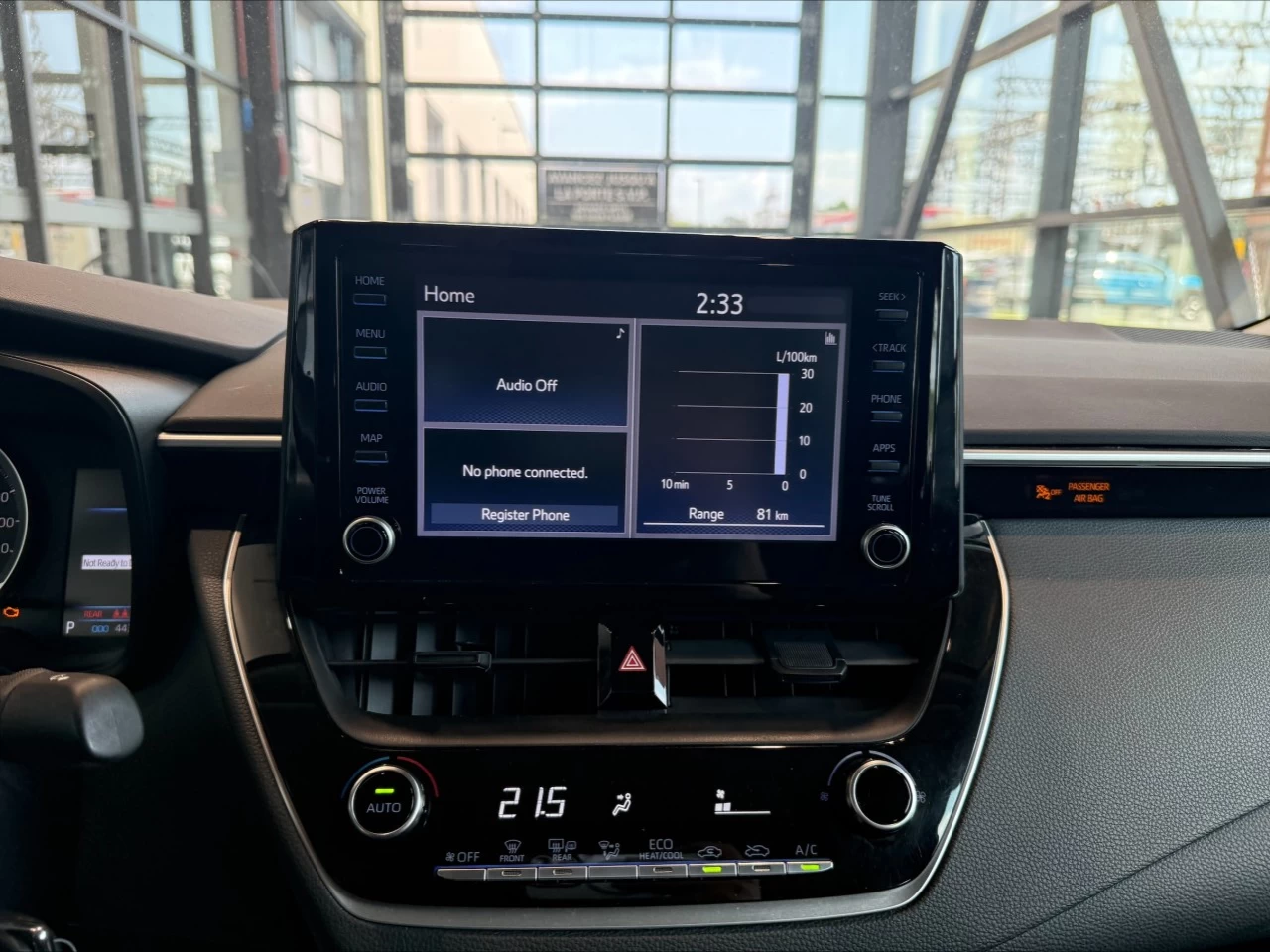 2022 Toyota Corolla LE https://www.acuramontrealcentre.com/resize/b990ff35b810a3abc0cc817b2ca24889-1