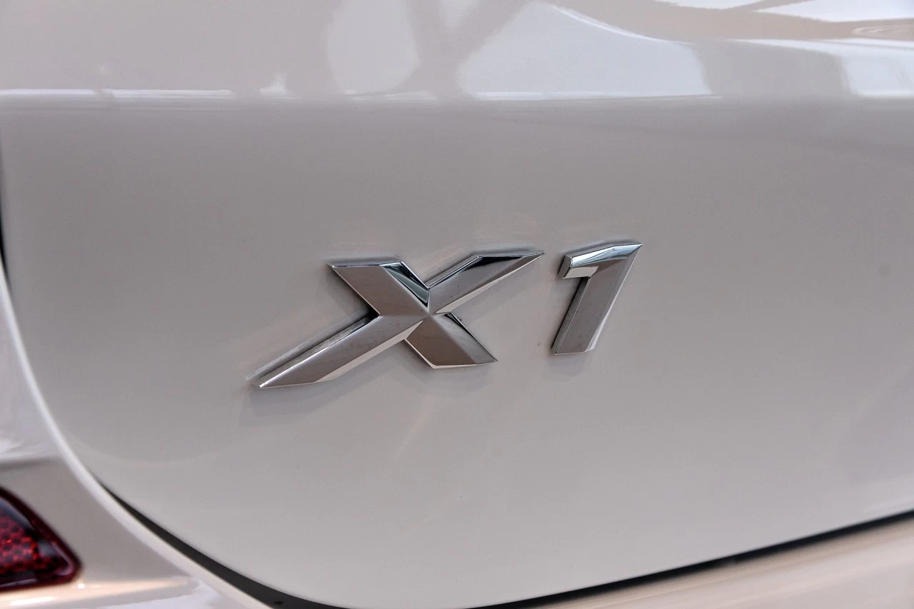 2019 BMW X1 xDrive28i https://www.acuramontrealcentre.com/resize/b990ff35b810a3abc0cc817b2ca24889-1