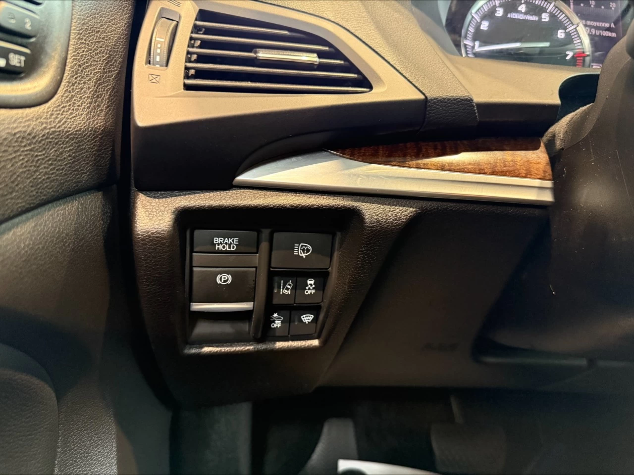 2017 Acura MDX SH-AWD 4dr https://www.acuramontrealcentre.com/resize/b990ff35b810a3abc0cc817b2ca24889-1