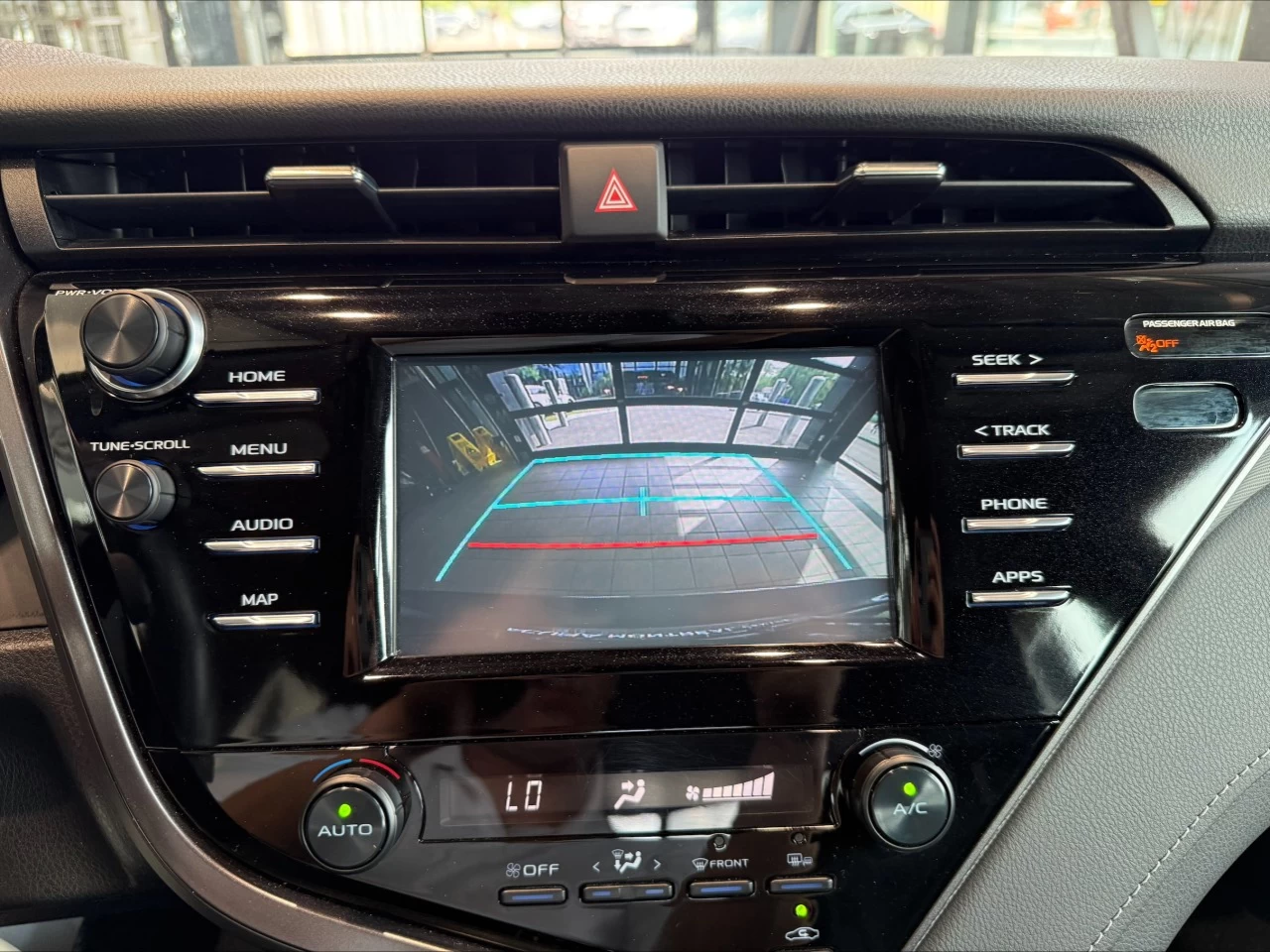 2019 Toyota Camry SE https://www.acuramontrealcentre.com/resize/b990ff35b810a3abc0cc817b2ca24889-1