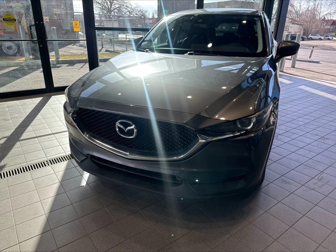 2017 Mazda CX-5 GS https://www.acuramontrealcentre.com/resize/b990ff35b810a3abc0cc817b2ca24889-1