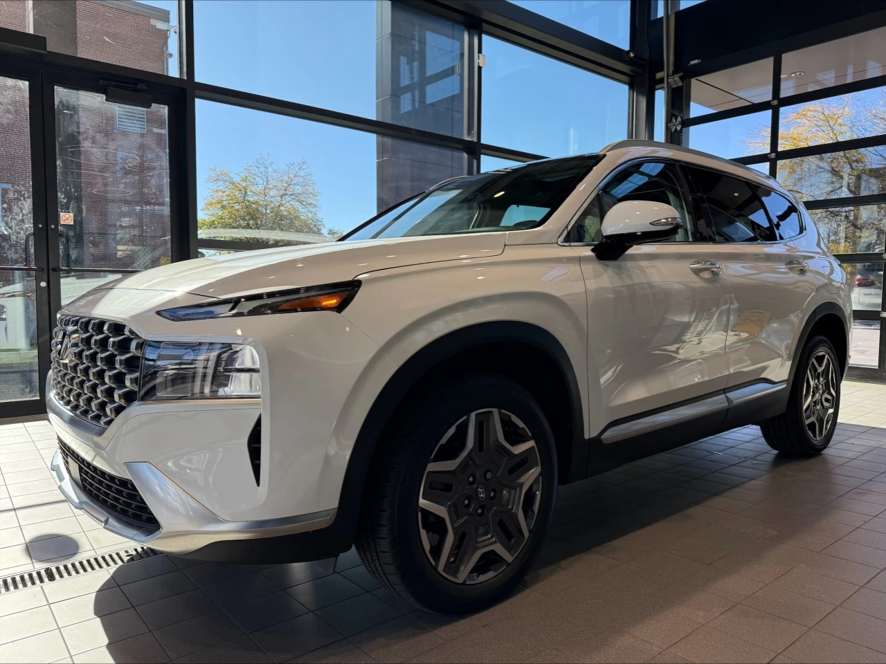 2022 Hyundai Santa Fe Luxury PHEV https://www.acuramontrealcentre.com/resize/b990ff35b810a3abc0cc817b2ca24889-1