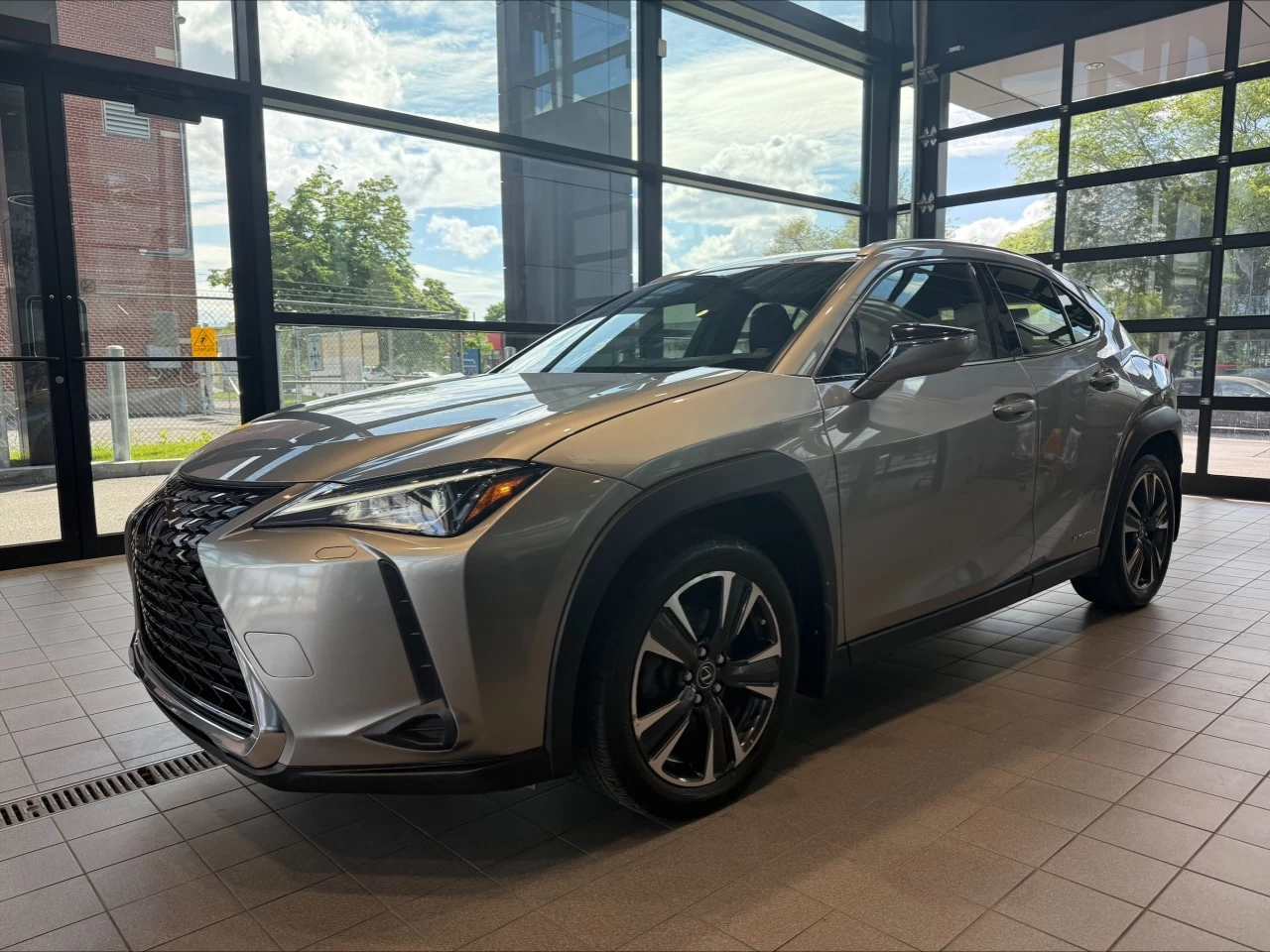 2021 Lexus UX250h UX 250h https://www.acuramontrealcentre.com/resize/b990ff35b810a3abc0cc817b2ca24889-1