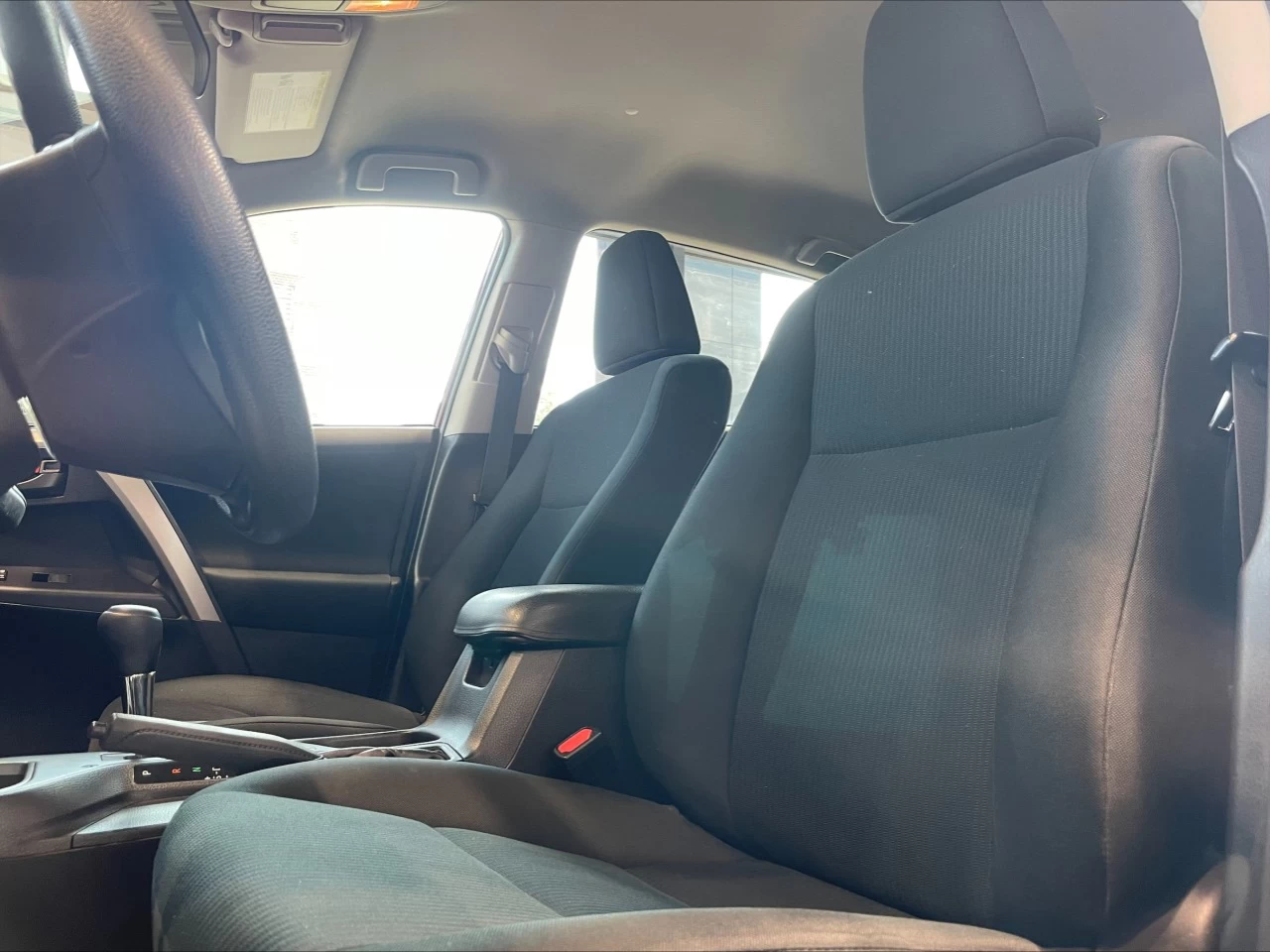 2018 Toyota RAV4 LE https://www.acuramontrealcentre.com/resize/b990ff35b810a3abc0cc817b2ca24889-1