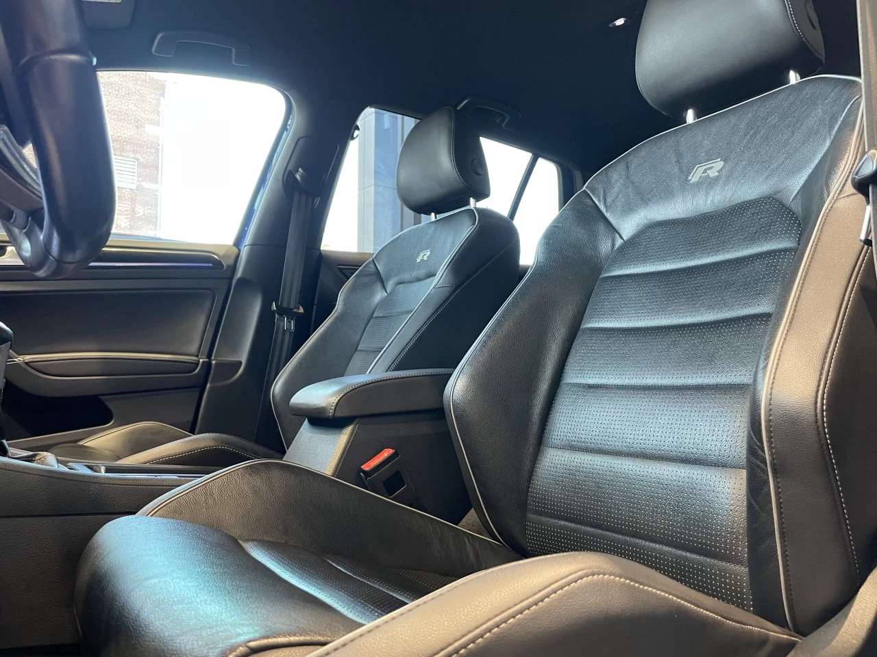 2019 Volkswagen Golf R Manual https://www.acuramontrealcentre.com/resize/b990ff35b810a3abc0cc817b2ca24889-1