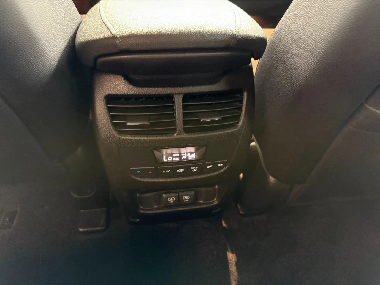 2017 Acura MDX SH-AWD 4dr https://www.acuramontrealcentre.com/resize/b990ff35b810a3abc0cc817b2ca24889-1