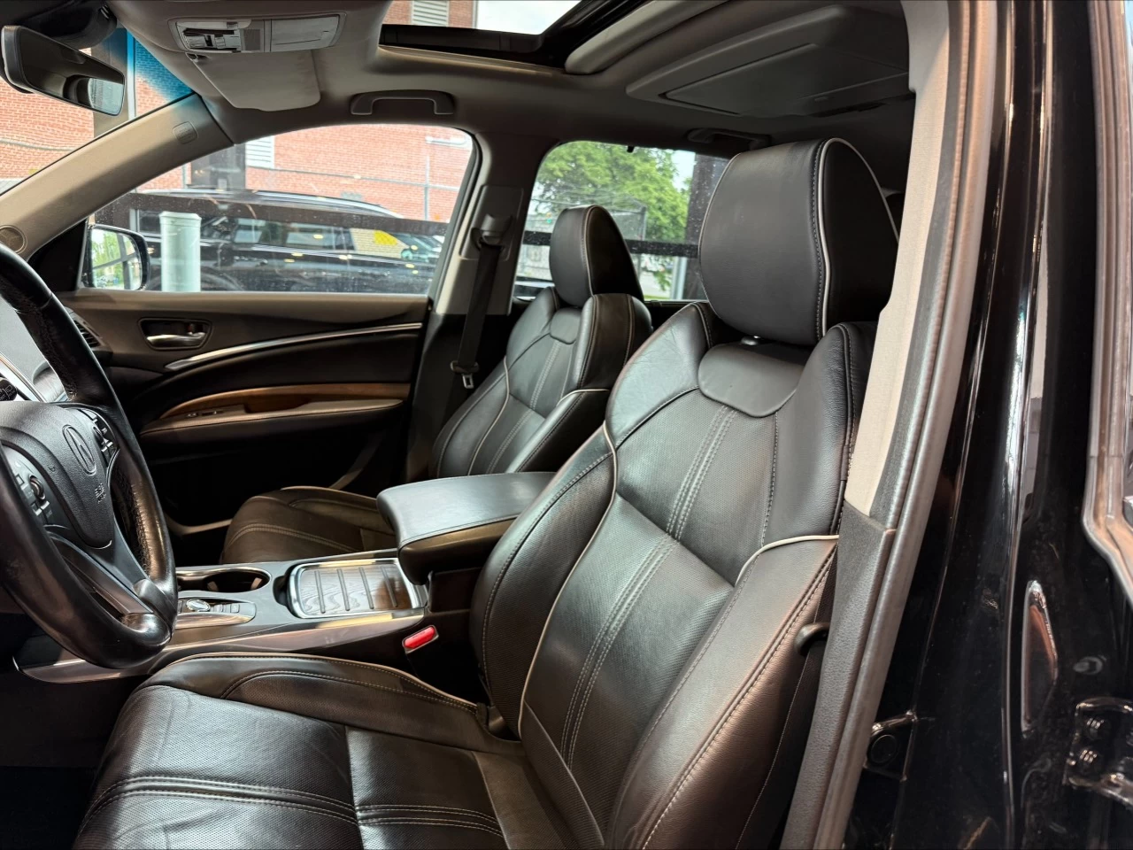 2017 Acura MDX Elite Pkg https://www.acuramontrealcentre.com/resize/b990ff35b810a3abc0cc817b2ca24889-1