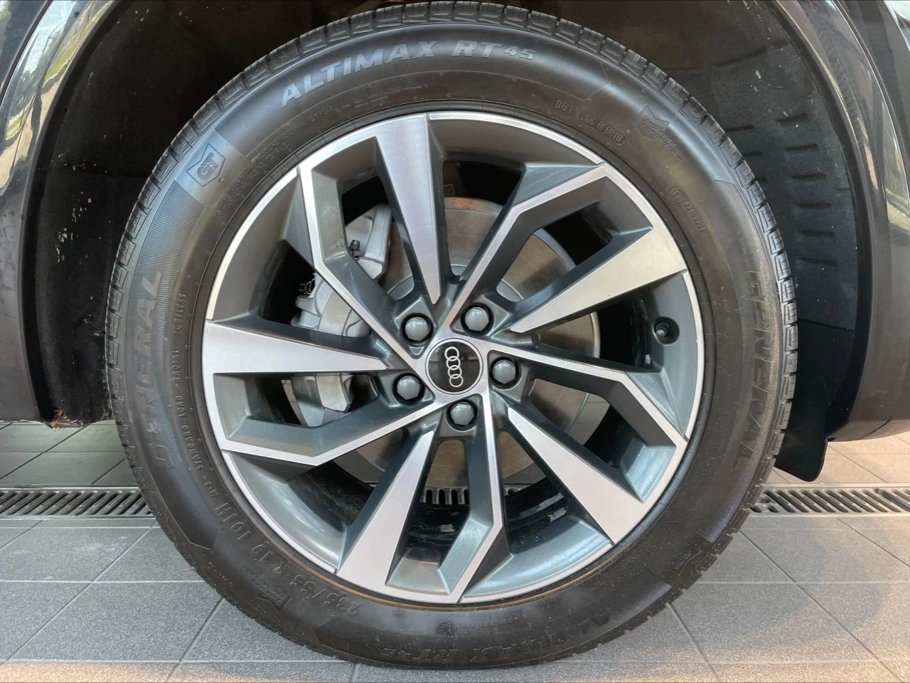 2021 Audi Q5 Progressiv https://www.acuramontrealcentre.com/resize/b990ff35b810a3abc0cc817b2ca24889-1