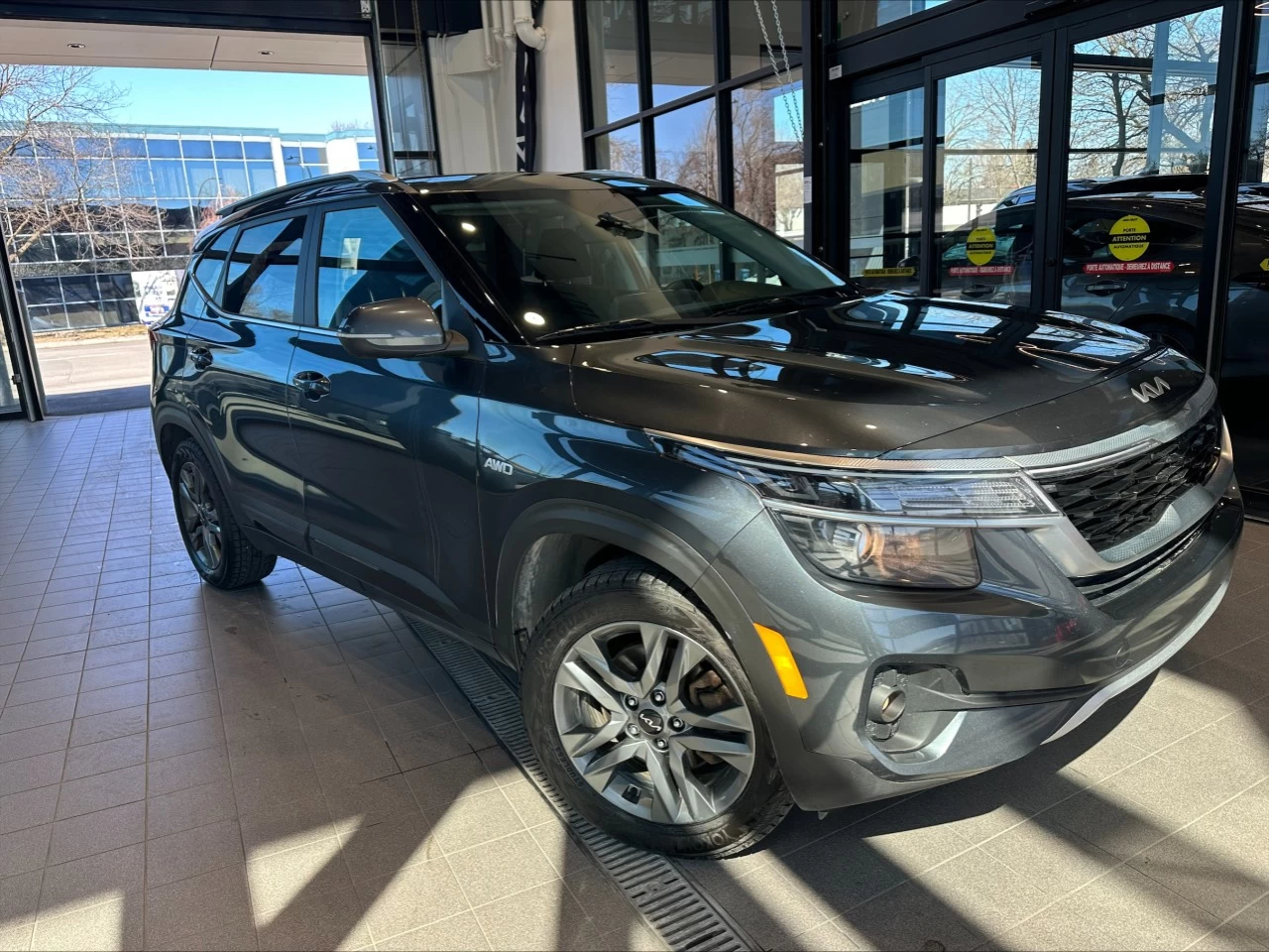 2023 Kia Seltos EX https://www.acuramontrealcentre.com/resize/b990ff35b810a3abc0cc817b2ca24889-1