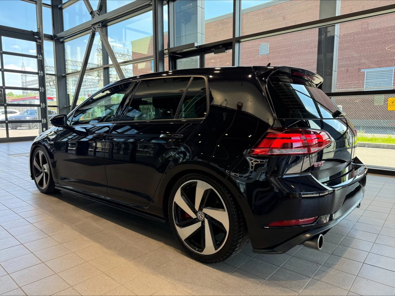 2019 Volkswagen Golf GTI Autobahn https://www.acuramontrealcentre.com/resize/b990ff35b810a3abc0cc817b2ca24889-1