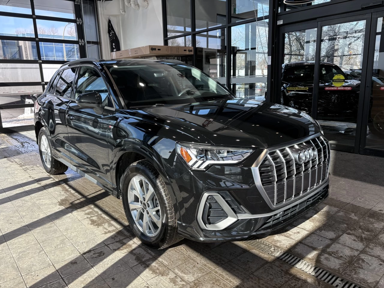 2024 Audi Q3 Komfort https://www.acuramontrealcentre.com/resize/b990ff35b810a3abc0cc817b2ca24889-1
