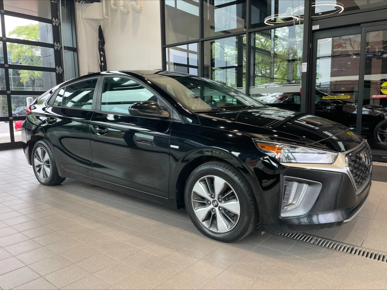 2020 Hyundai Ioniq Preferred https://www.acuramontrealcentre.com/resize/b990ff35b810a3abc0cc817b2ca24889-1