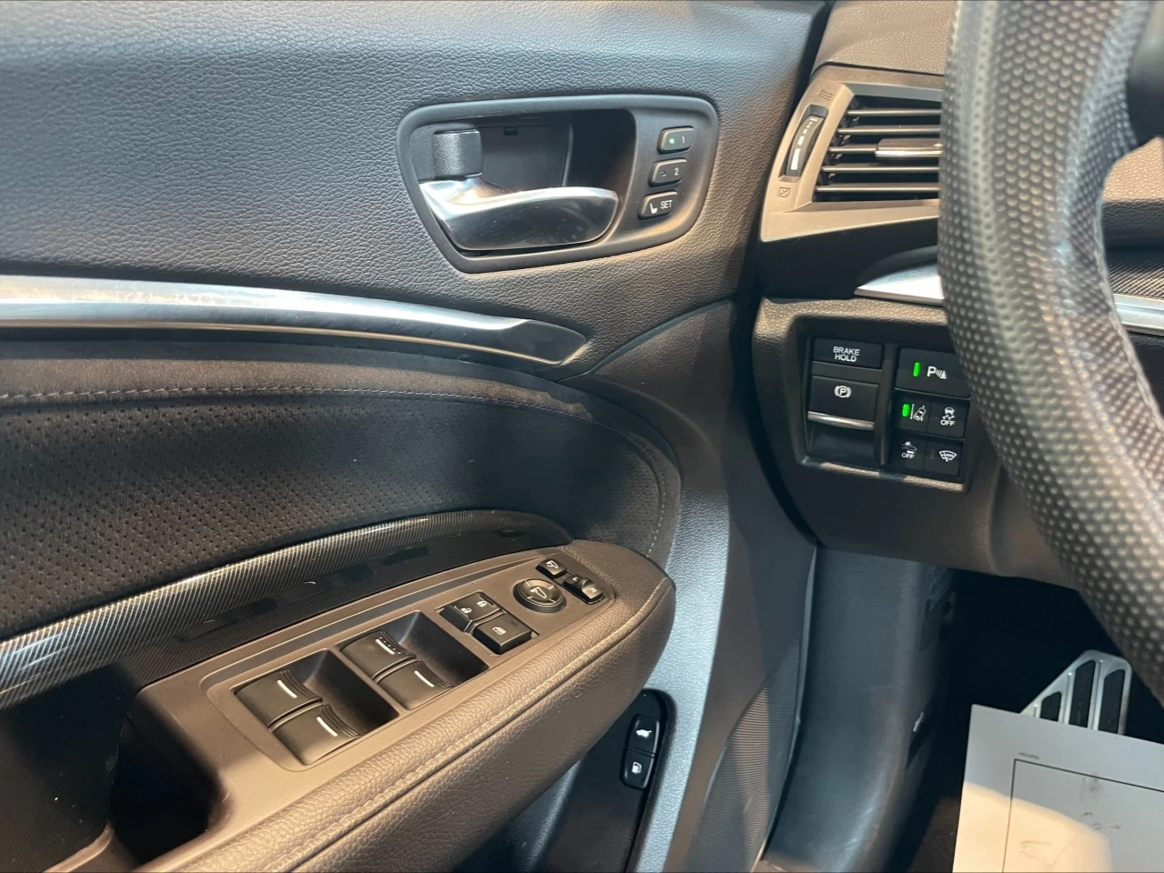 2019 Acura MDX Elite 6 Passenger/A-Spec https://www.acuramontrealcentre.com/resize/b990ff35b810a3abc0cc817b2ca24889-1