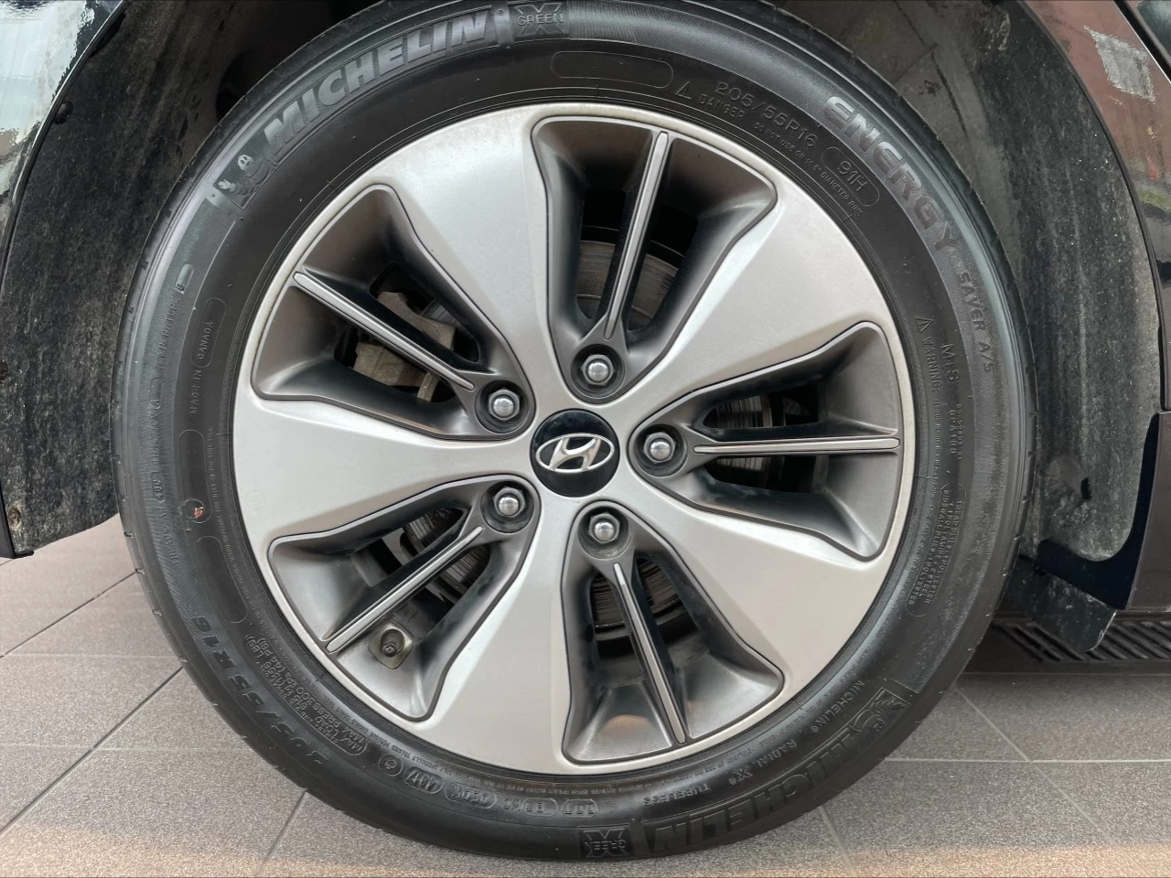 2020 Hyundai Ioniq Preferred https://www.acuramontrealcentre.com/resize/b990ff35b810a3abc0cc817b2ca24889-1