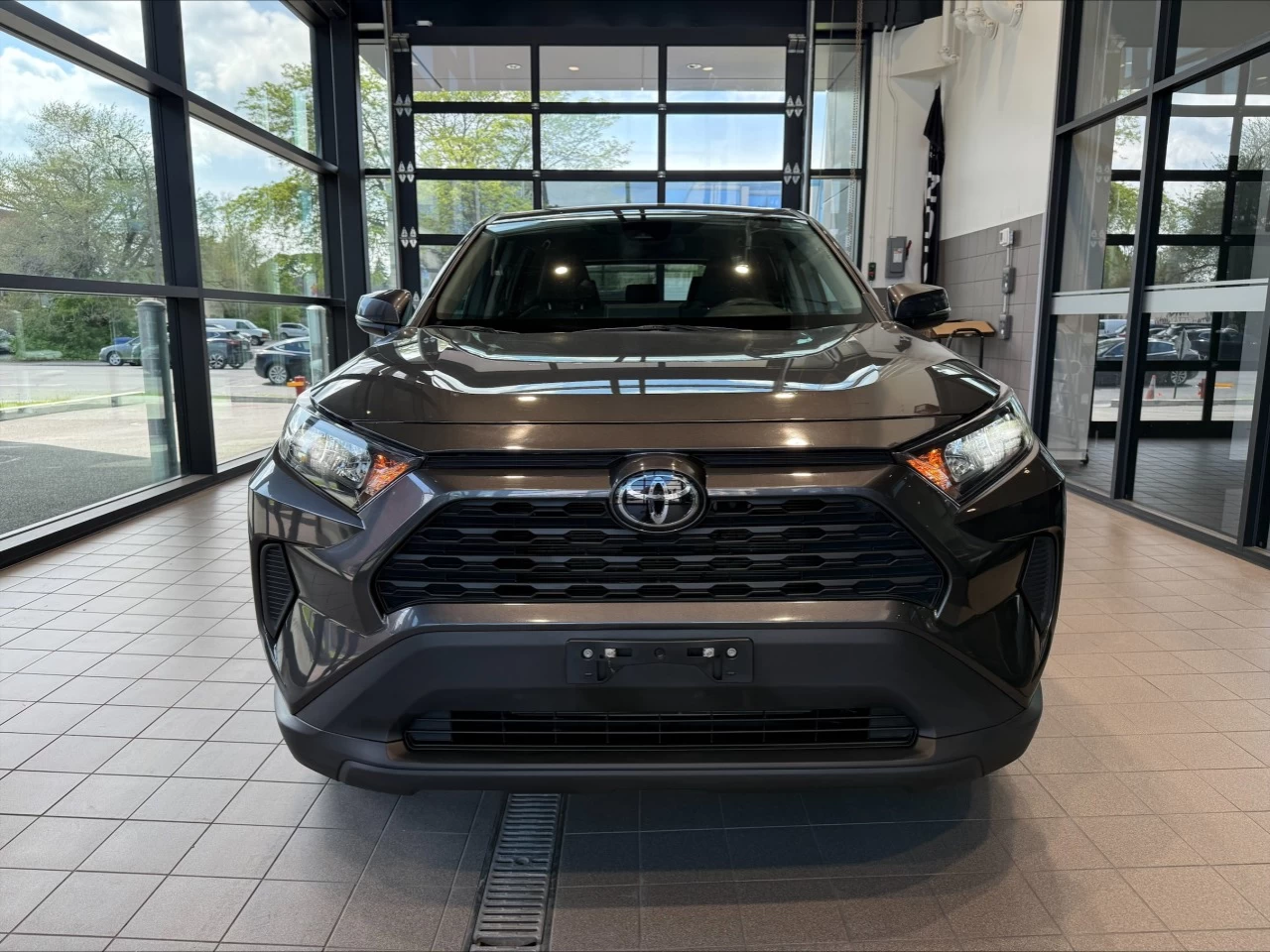 2023 Toyota RAV4 LE https://www.acuramontrealcentre.com/resize/b990ff35b810a3abc0cc817b2ca24889-1