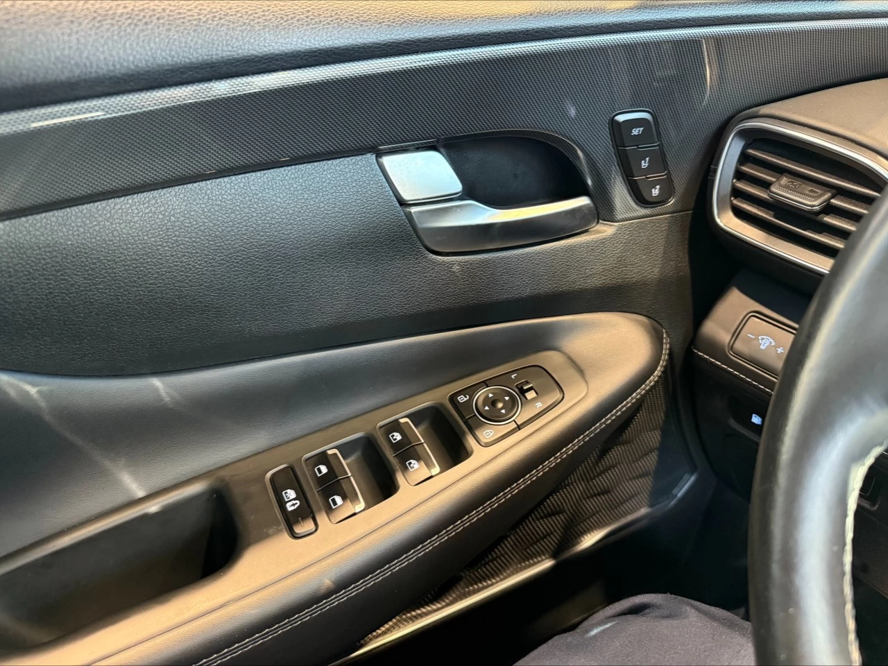 2022 Hyundai Santa Fe Luxury PHEV https://www.acuramontrealcentre.com/resize/b990ff35b810a3abc0cc817b2ca24889-1