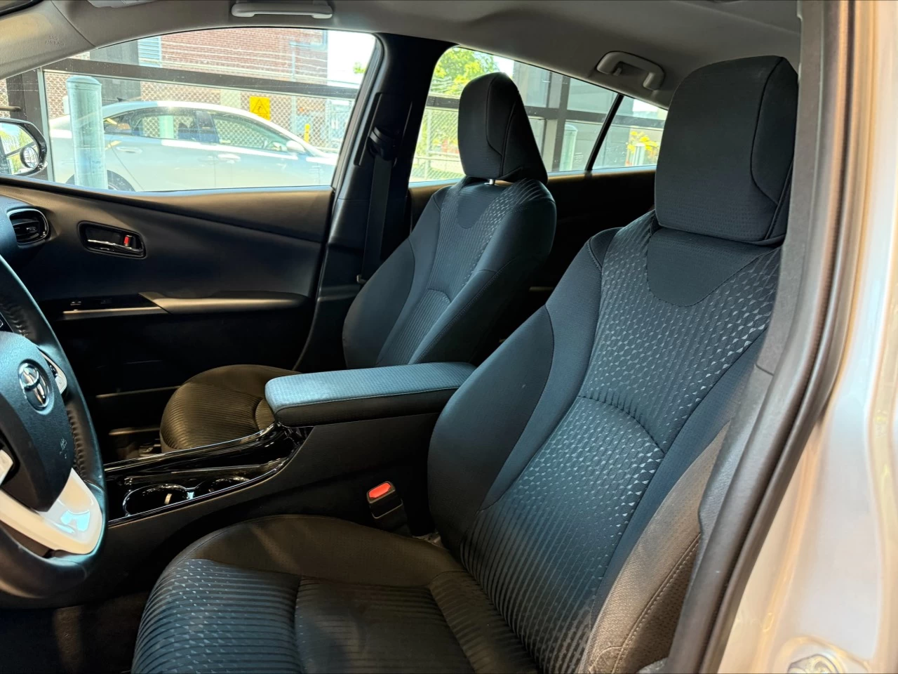 2019 Toyota Prius Prime Auto https://www.acuramontrealcentre.com/resize/b990ff35b810a3abc0cc817b2ca24889-1