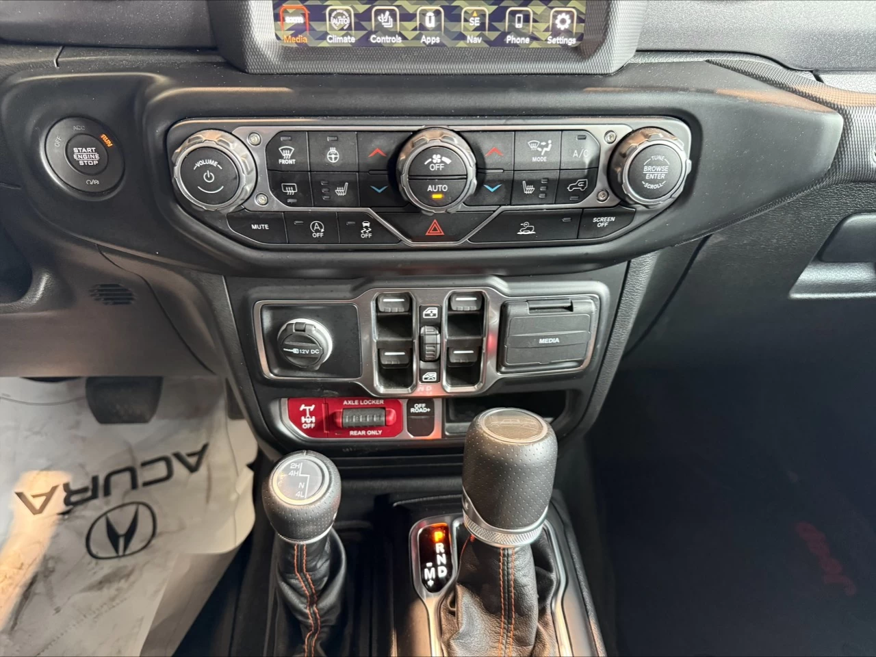 2022 Jeep Gladiator Mojave https://www.acuramontrealcentre.com/resize/b990ff35b810a3abc0cc817b2ca24889-1