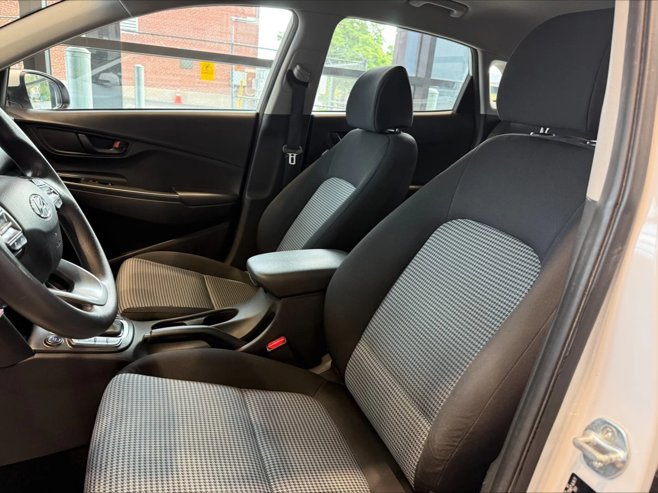 2020 Hyundai Kona Essential https://www.acuramontrealcentre.com/resize/b990ff35b810a3abc0cc817b2ca24889-1